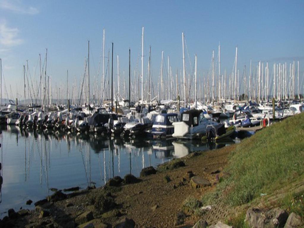 Auplands En-Suite Rooms Lymington Eksteriør billede